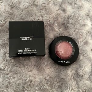 MAC Mineralize Blush in “Love Thing” BNIB